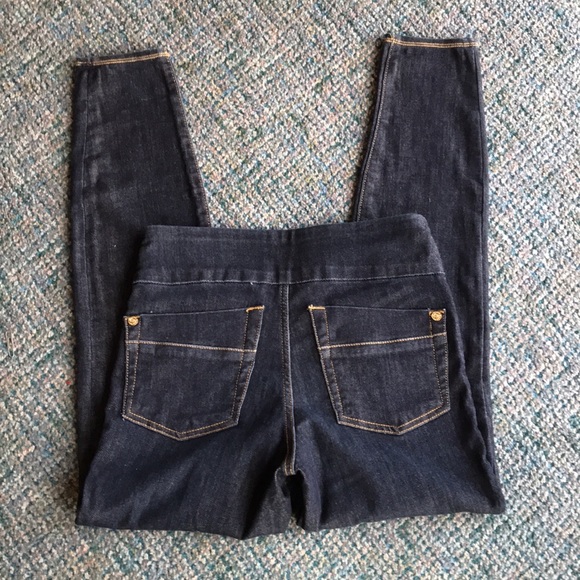 Rock & Republic RX Fever Pull-on Slimming Jeans - Picture 5 of 15